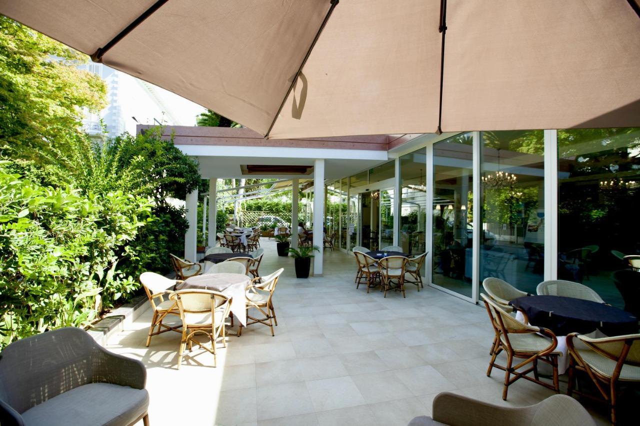 Hotel Maestri Риччоне Экстерьер фото