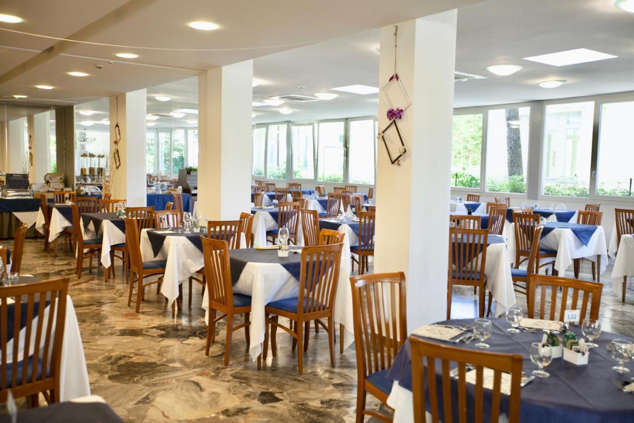 Hotel Maestri Риччоне Экстерьер фото