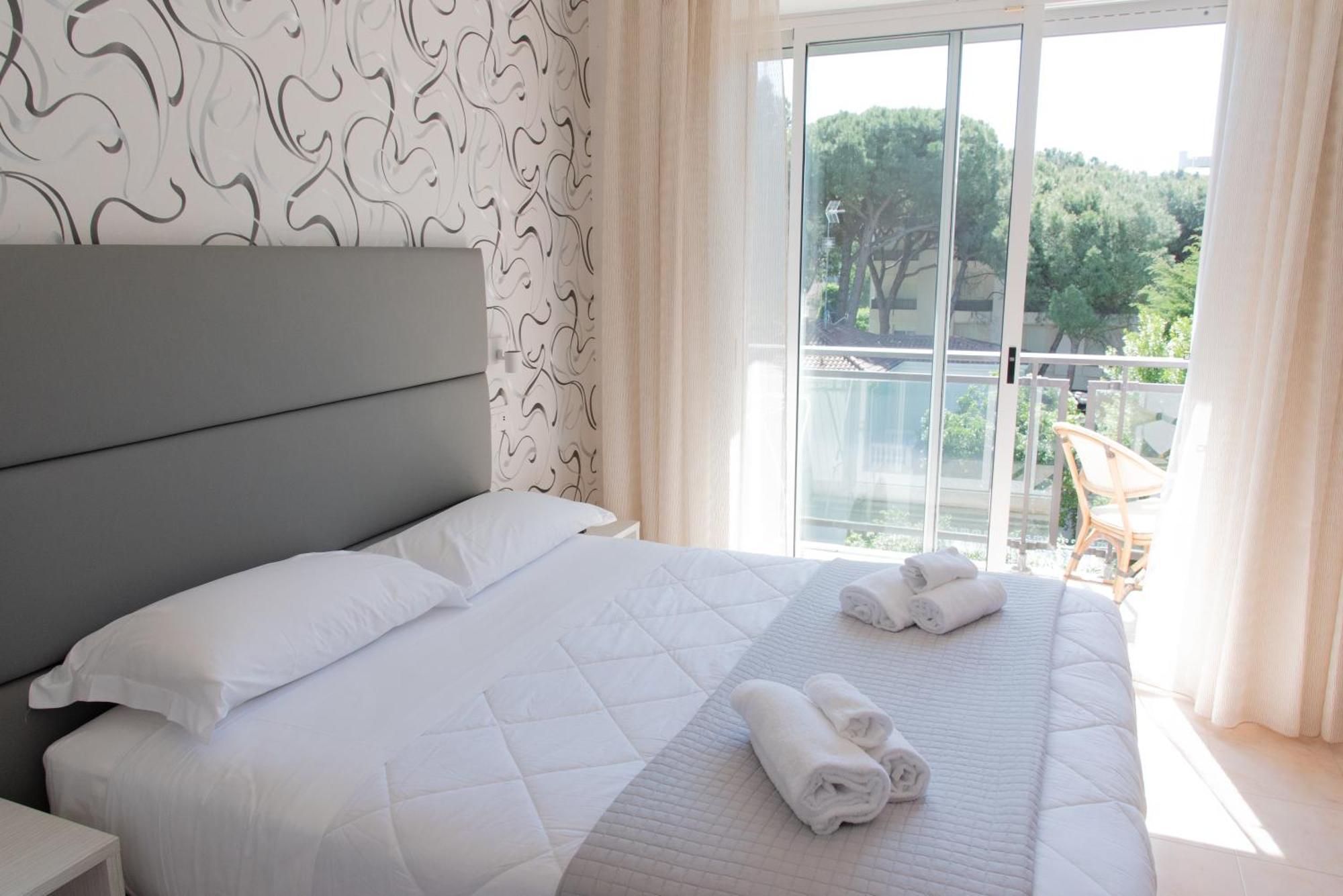 Hotel Maestri Риччоне Экстерьер фото